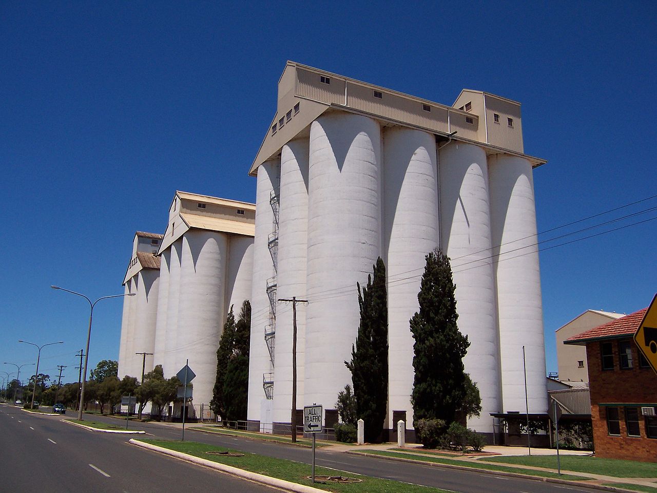 Many attractions, like the Heritage Listed Peanut Silos are within walking distance